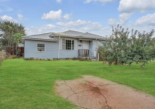 1st image of 108 Central Dr, Sayre, OK 73662 | MLS# 1242441
