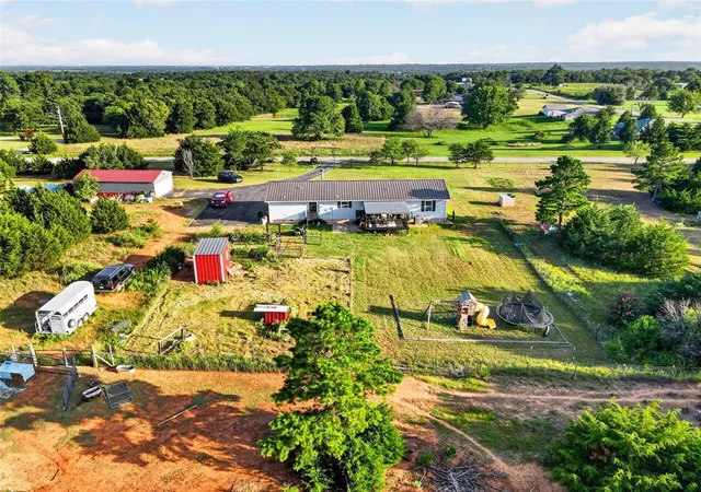 33rd image of 208 Moran Rd, Mc Loud, OK 74851 | MLS# 1242444