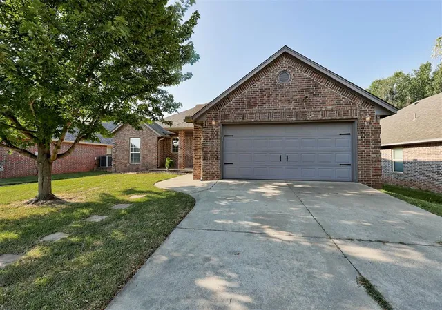 image of 1716 Kamber Ter, Edmond, OK 73003 | MLS# 1242445
