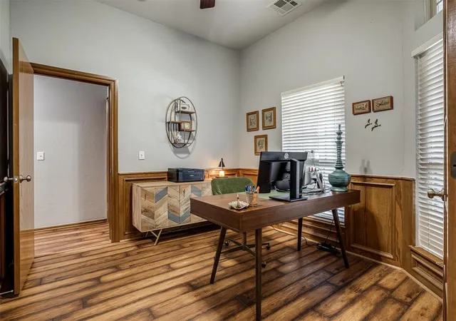 5th image of 912 Regal Rd, Yukon, OK 73099 | MLS# 1242453