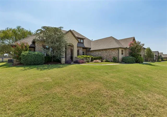 2nd image of 22982 Crossfield Ct, Edmond, OK 73025 | MLS# 1242460