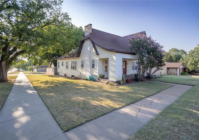 2nd image of 524 N 5th St, Weatherford, OK 73096 | MLS# 1242466