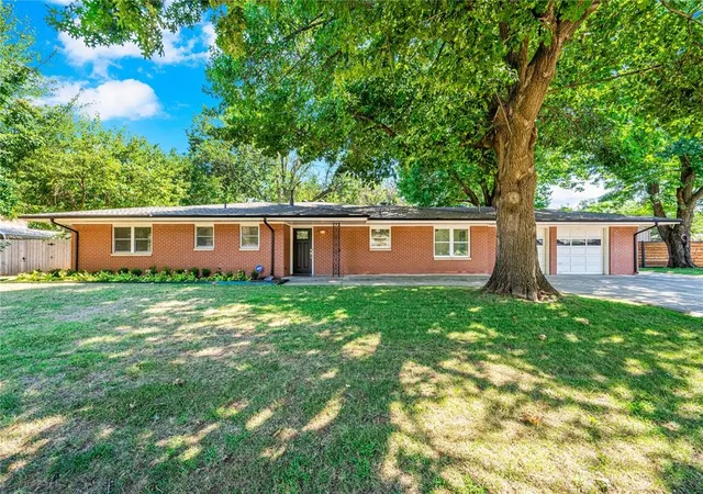 1st image of 1512 Cruce St, Norman, OK 73069 | MLS# 1242479