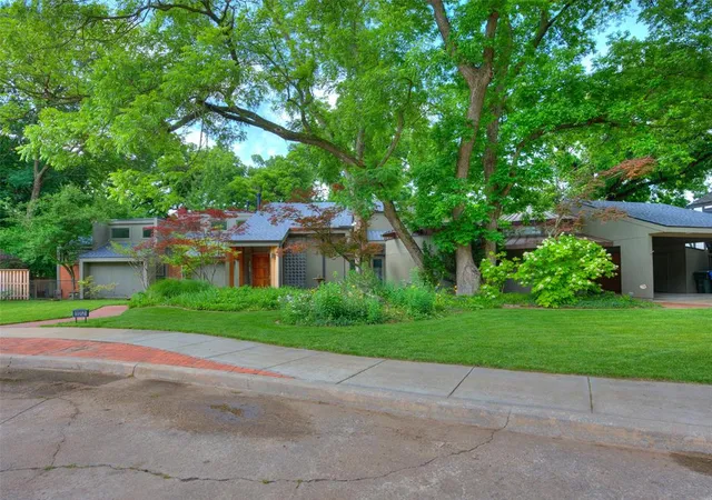 1st image of 1012 Nottingham Cir, Norman, OK 73072 | MLS# 1242488