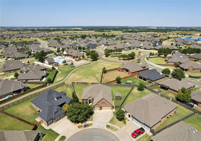 2nd image of 18856 Pagoda Ct, Edmond, OK 73012 | MLS# 1242500