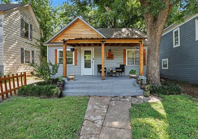 1st image of 522 N Broad St, Guthrie, OK 73044 | MLS# 1242521