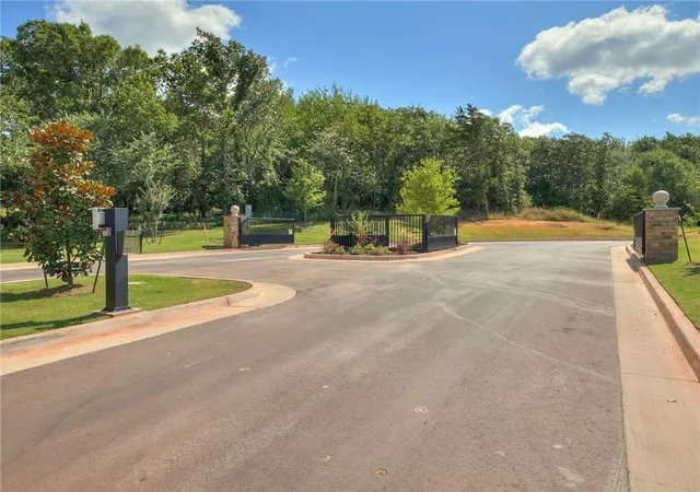 3rd image of 5716 Moulin Dr, Edmond, OK 73034 | MLS# 1242522