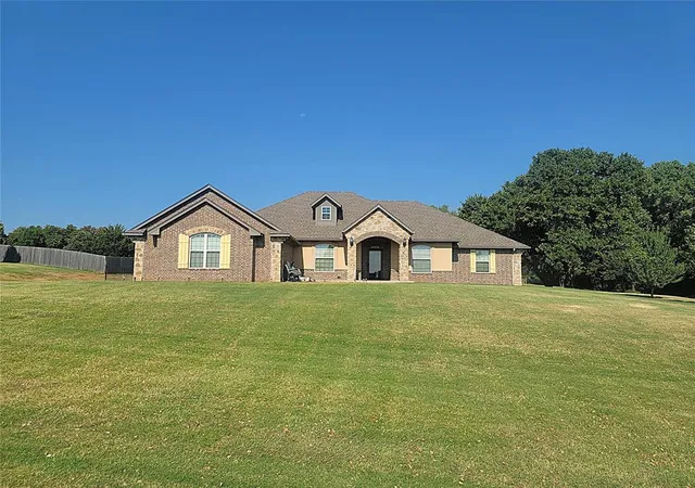 2nd image of 8319 Shadow Lake Dr, Blanchard, OK 73010 | MLS# 1242533