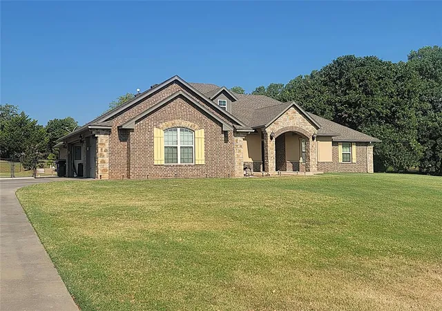 3rd image of 8319 Shadow Lake Dr, Blanchard, OK 73010 | MLS# 1242533