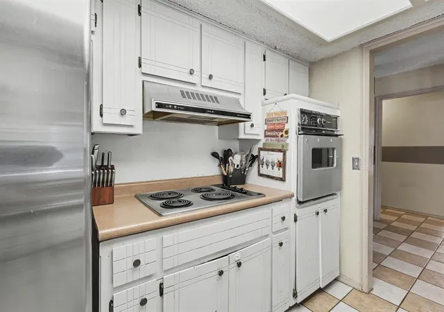 Photo 4 of Sale Pending at 6641 Laurel Rd, Oklahoma City, OK 73162 | MLS# 1242536 | Listing updated on 2026-09-12