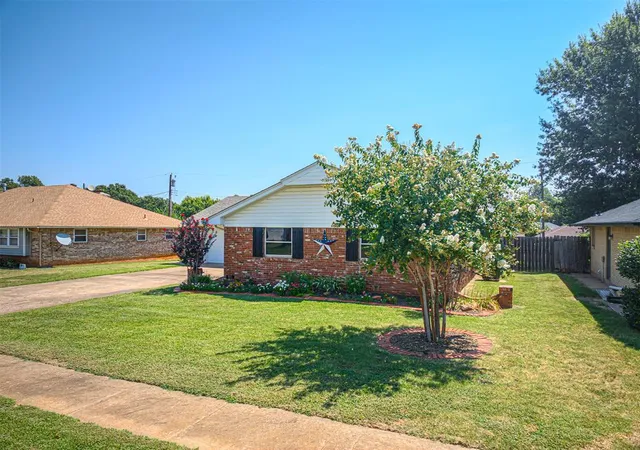 3rd image of 2912 Shadybrook Dr, Oklahoma City, OK 73110 | MLS# 1242565