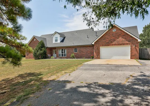 Photo 3 of Single family home for sale at 50 Serenada Ln, Shawnee, OK 74804 | MLS# 1242574 | Listing updated on 2026-10-07
