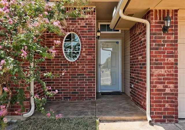 Photo 4 of Single family home for sale at 2528 Queenston Ave, Norman, OK 73071 | MLS# 1242576 | Listing updated on 2026-09-29