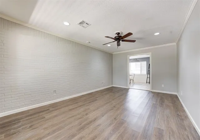 2nd image of 327 Woodcrest Dr, Norman, OK 73071 | MLS# 1242577