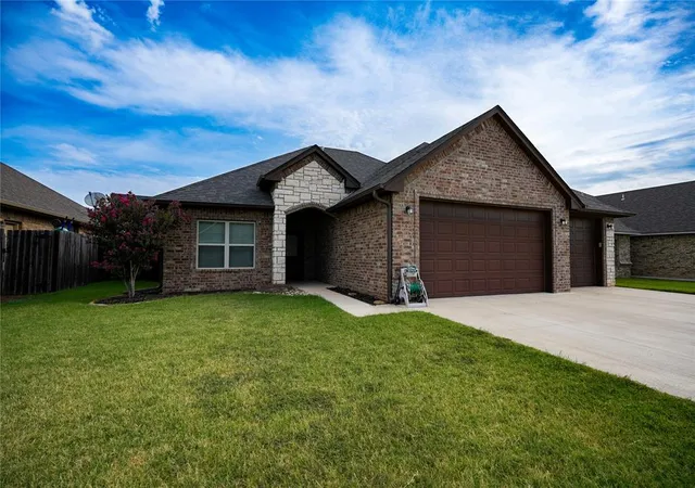 Photo 2 of Sale Pending at 2105 Longhorn Trl, Altus, OK 73521 | MLS# 1242583 | Listing updated on 2026-08-23
