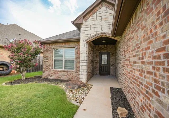 Photo 2 of Sale Pending at 2105 Longhorn Trl, Altus, OK 73521 | MLS# 1242583 | Listing updated on 2026-08-23