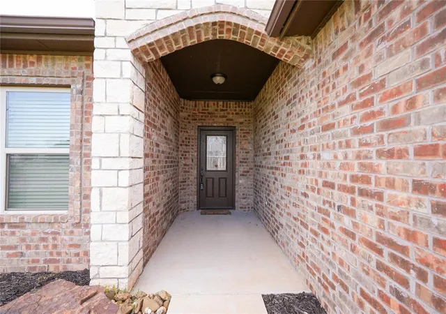 Photo 3 of Sale Pending at 2105 Longhorn Trl, Altus, OK 73521 | MLS# 1242583 | Listing updated on 2026-08-23