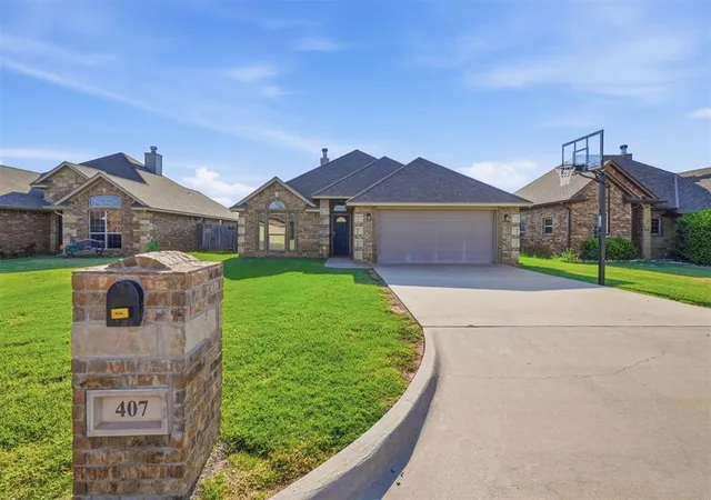 2nd image of 407 Nw Granite Ave, Cache, OK 73527 | MLS# 1242592