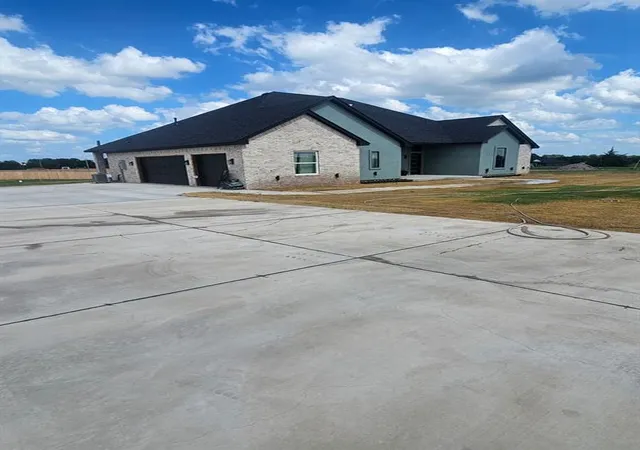 Photo 3 of Sale Pending at 1169 Wolf Crk Dr, Blanchard, OK 73010 | MLS# 1242604 | Listing updated on 2026-08-09