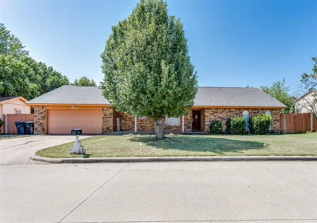 Photo 1 of Single family home for sale at 632 Wood Crst St, Moore, OK 73160 | MLS# 1242611 | Listing updated on 2026-09-04