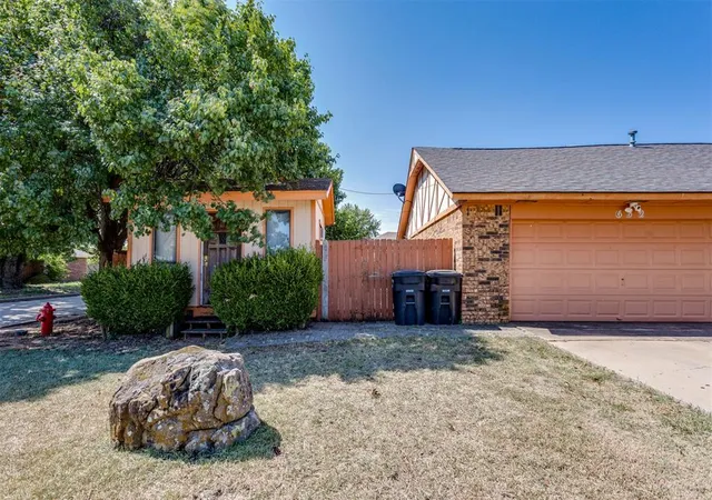 Photo 3 of Single family home for sale at 632 Wood Crst St, Moore, OK 73160 | MLS# 1242611 | Listing updated on 2026-09-04