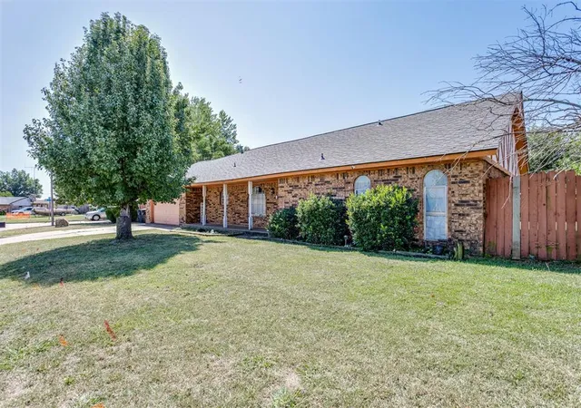 Photo 3 of Single family home for sale at 632 Wood Crst St, Moore, OK 73160 | MLS# 1242611 | Listing updated on 2026-09-04