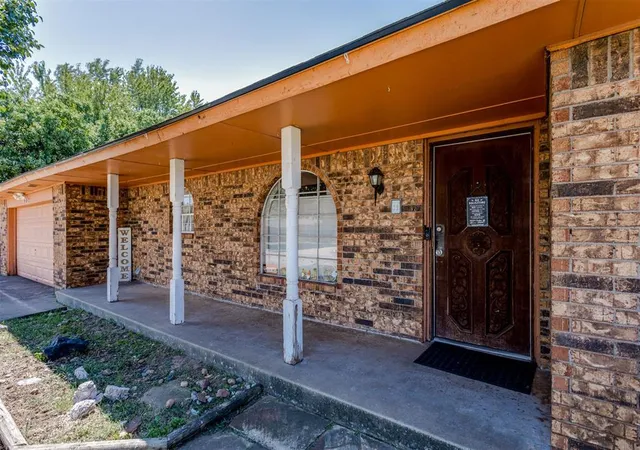 Photo 4 of Single family home for sale at 632 Wood Crst St, Moore, OK 73160 | MLS# 1242611 | Listing updated on 2026-09-04