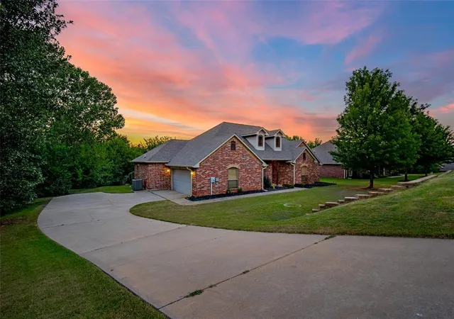 5th image of 8621 Blue Heron Cvs, Edmond, OK 73034 | MLS# 1242626