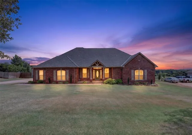 1st image of 1765 Twin Spires Trl, Guthrie, OK 73044 | MLS# 1242631