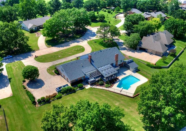 2nd image of 9 Country Club Rd, Shawnee, OK 74801 | MLS# 1242639