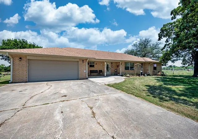 2nd image of 12720 N Hwy 99 Rd, Maud, OK 74854 | MLS# 1242650