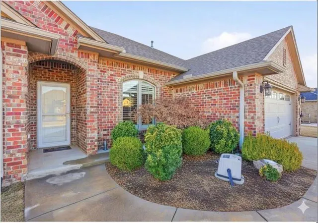 Photo 2 of Single family home for sale at 912 Stephanie Ln, Altus, OK 73521 | MLS# 1242662 | Listing updated on 2026-08-05