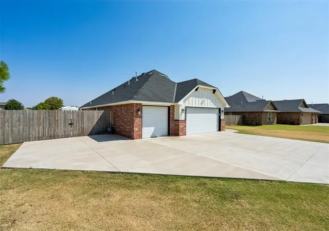 Photo 2 of Single family home for sale at 3785 Ne Southridge Ln, Piedmont, OK 73078 | MLS# 1242674 | Listing updated on 2026-08-18