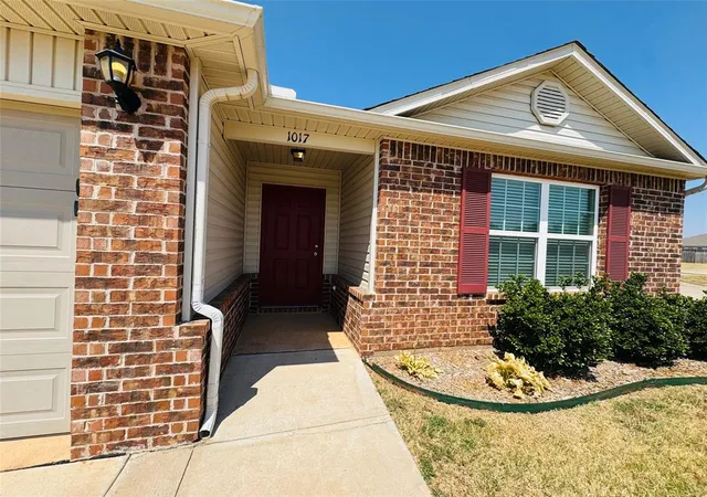 2nd image of 1017 N Pheasant Wy, Mustang, OK 73064 | MLS# 1242682