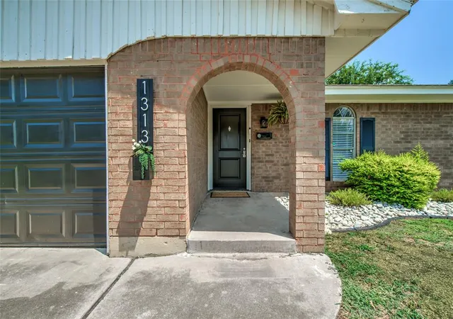 3rd image of 1313 Keystone Ln, Norman, OK 73071 | MLS# 1242684
