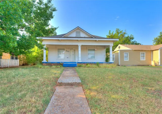 1st image of 717 E Logan Ave, Guthrie, OK 73044 | MLS# 1242686