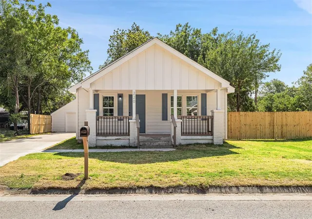 1st image of 220 N M Ave, El Reno, OK 73036 | MLS# 1242688