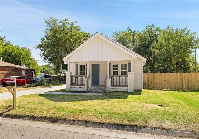 2nd image of 220 N M Ave, El Reno, OK 73036 | MLS# 1242688
