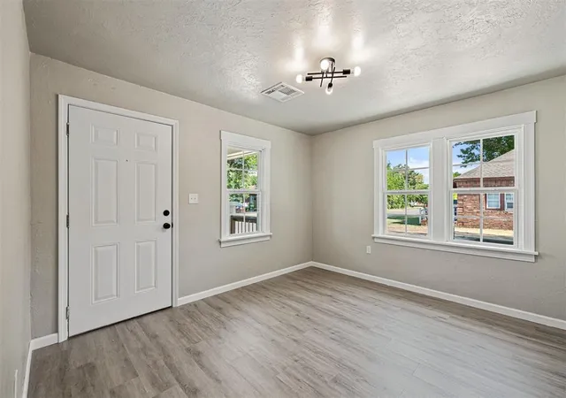 Photo 4 of Sale Pending at 220 N M Ave, El Reno, OK 73036 | MLS# 1242688 | Listing updated on 2026-09-26