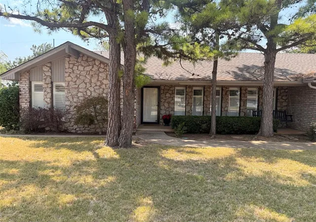 Photo 3 of Single family home for sale at 1616 Crafton Ct, Oklahoma City, OK 73159 | MLS# 1242691 | Listing updated on 2026-09-04