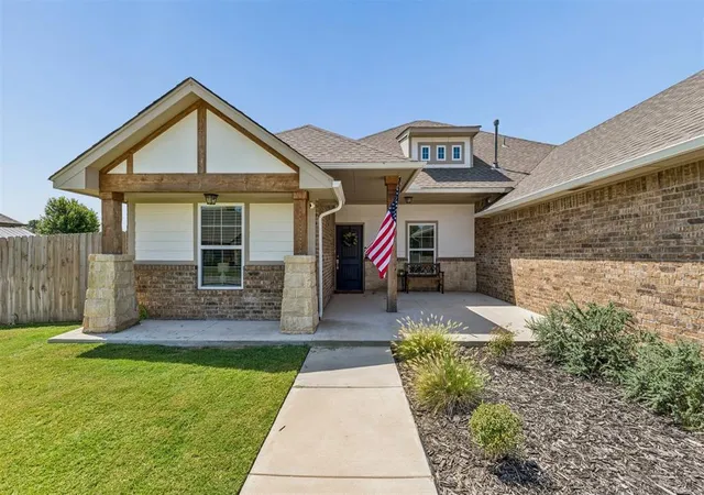 image of 512 Cantebury Dr, Tuttle, OK 73089 | MLS# 1242701