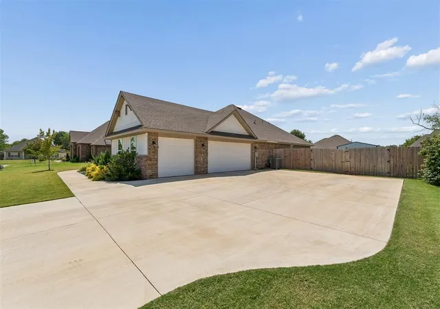 31st image of 512 Cantebury Dr, Tuttle, OK 73089 | MLS# 1242701