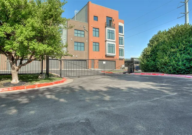 2nd image of 301 Ne 4th St #1, Oklahoma City, OK 73104 | MLS# 1242710