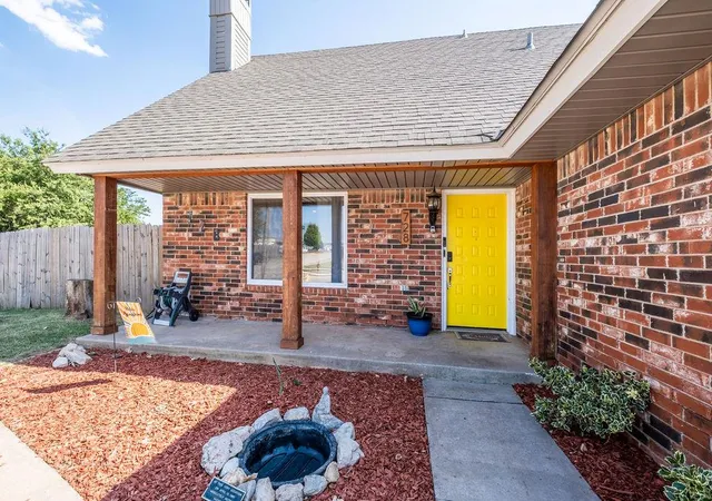 2nd image of 728 Miller Dr, Yukon, OK 73099 | MLS# 1242716
