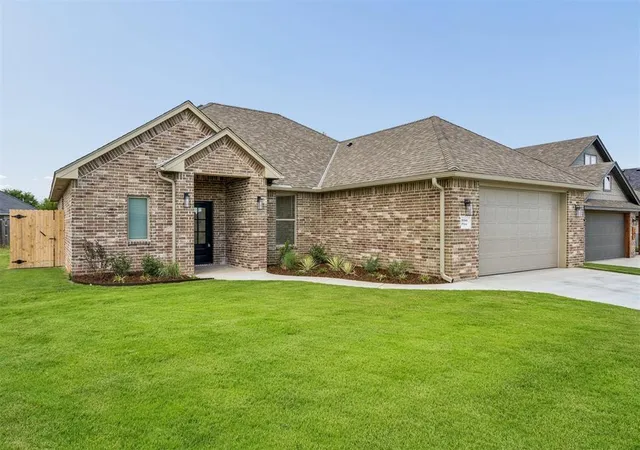 2nd image of 209 Nw Pine Ave, Cache, OK 73527 | MLS# 1242730