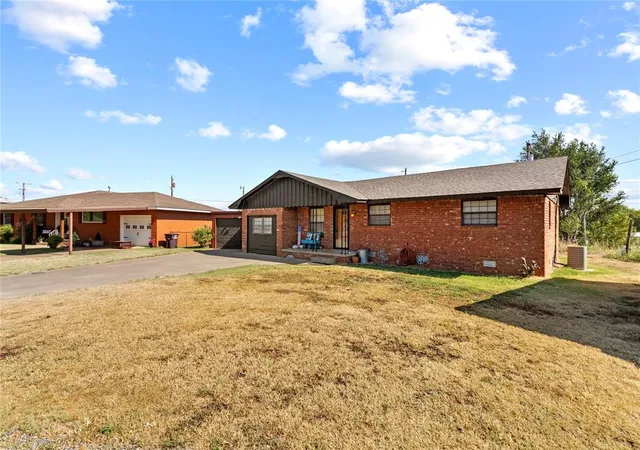 2nd image of 523 Ruth Dr, Carnegie, OK 73015 | MLS# 1242733