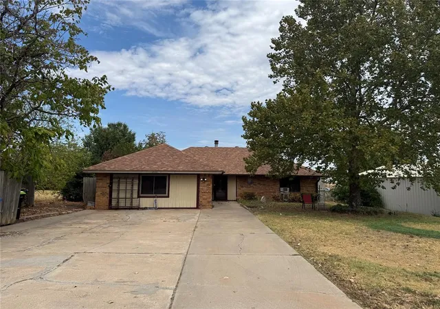 Photo 2 of Single family home for sale at 1911 Van Buren Ave, Piedmont, OK 73078 | MLS# 1242746 | Listing updated on 2026-09-30