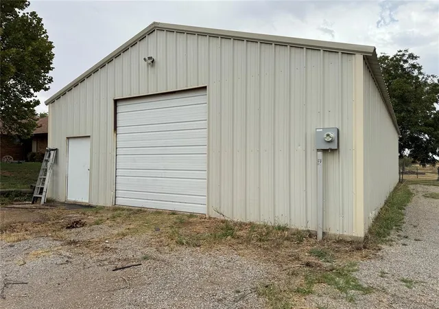 Photo 3 of Single family home for sale at 1911 Van Buren Ave, Piedmont, OK 73078 | MLS# 1242746 | Listing updated on 2026-09-30