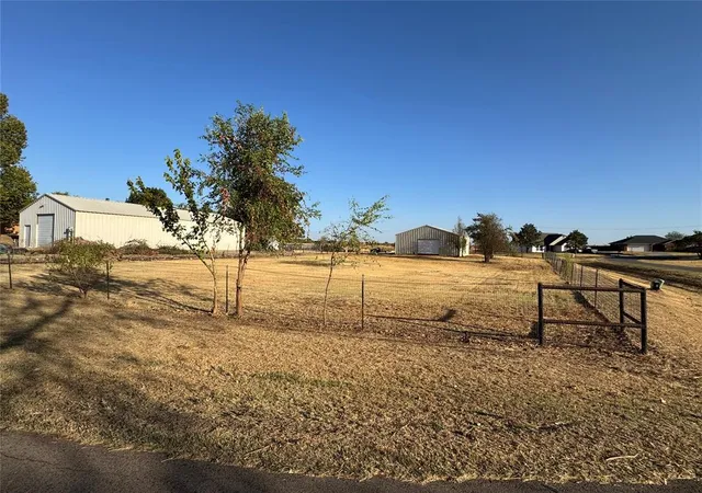 Photo 4 of Single family home for sale at 1911 Van Buren Ave, Piedmont, OK 73078 | MLS# 1242746 | Listing updated on 2026-09-30