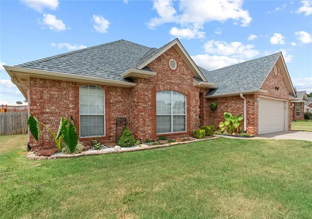 2nd image of 1615 Silver Oak Rd, Blanchard, OK 73010 | MLS# 1242747